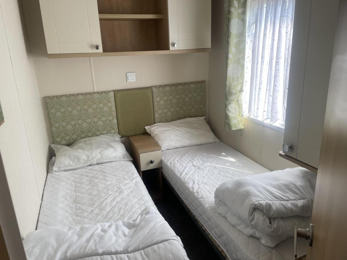 Stunning 3-Bed Caravan In Clacton-On-Sea Exterior foto