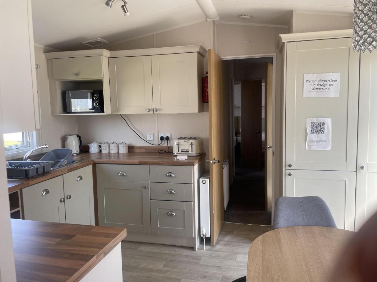 Stunning 3-Bed Caravan In Clacton-On-Sea Exterior foto
